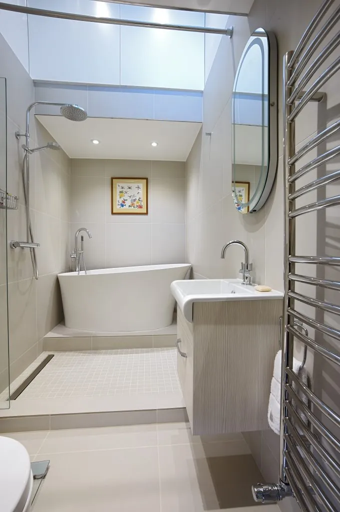 Marble-lined wet room in Chelsea with glass screen