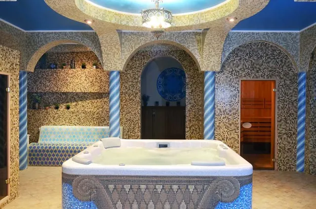 A Turkish spa in Knightsbridge with mosaic arches and a hot tub