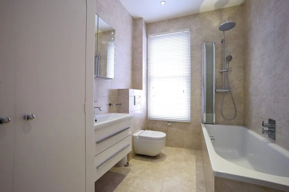 Shower over bath with a wall-hung WC and vanity